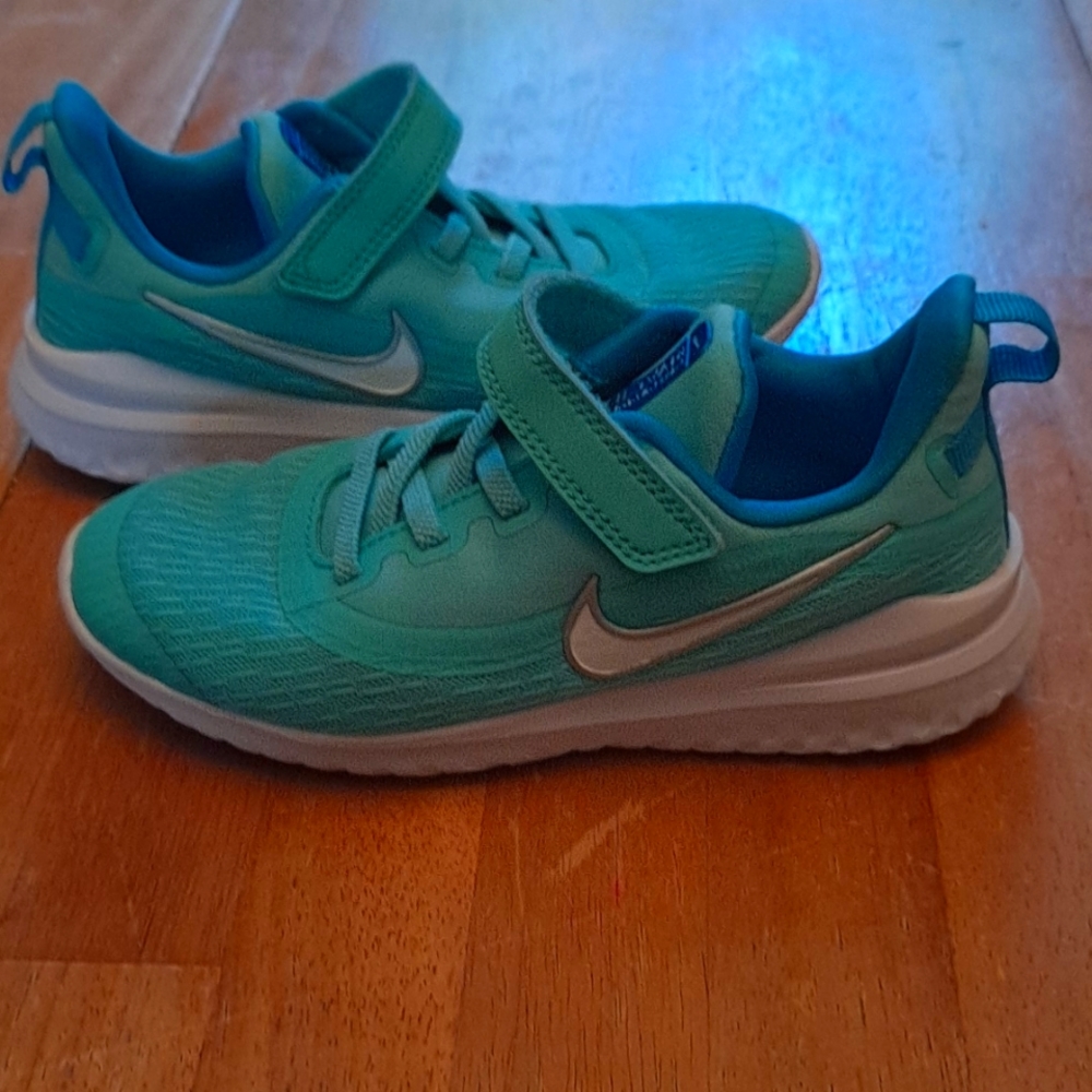 Girls teal Nike Renew RIVAL shoes size 12c. Used once